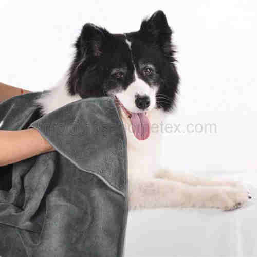 Dry Microfiber Dog & Cat Bath Towels with Two Triangular Pocket