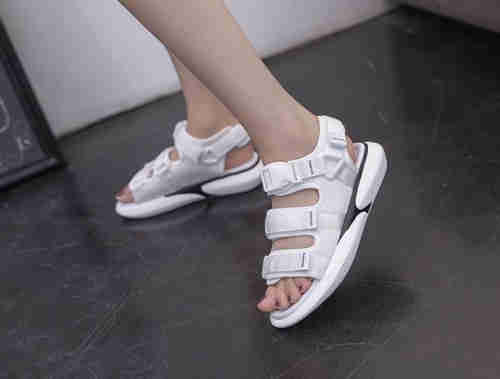 Thick- bottomed muffin sports sandals