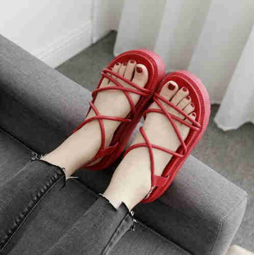  Thick suede sandals